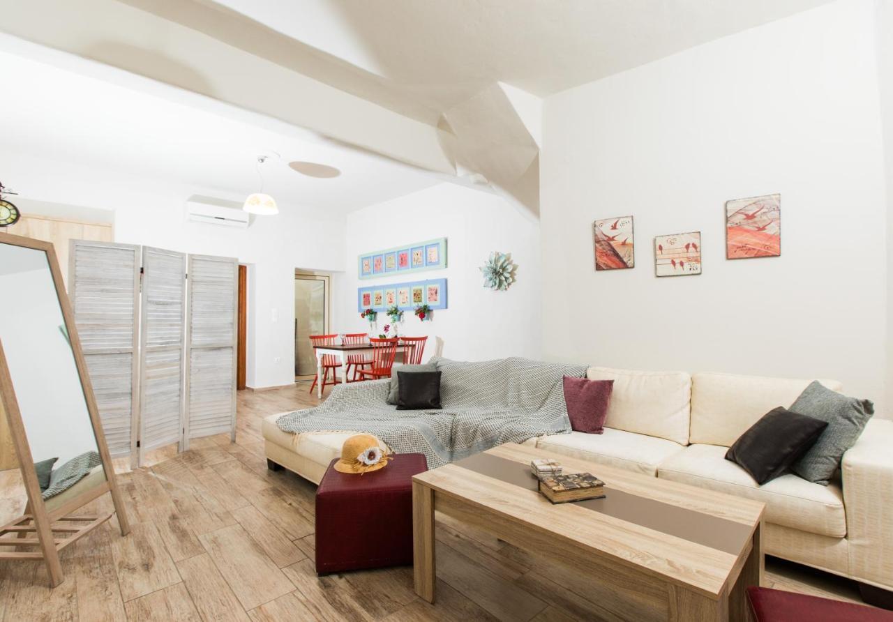 Asikiko Suites 레팀노 외부 사진