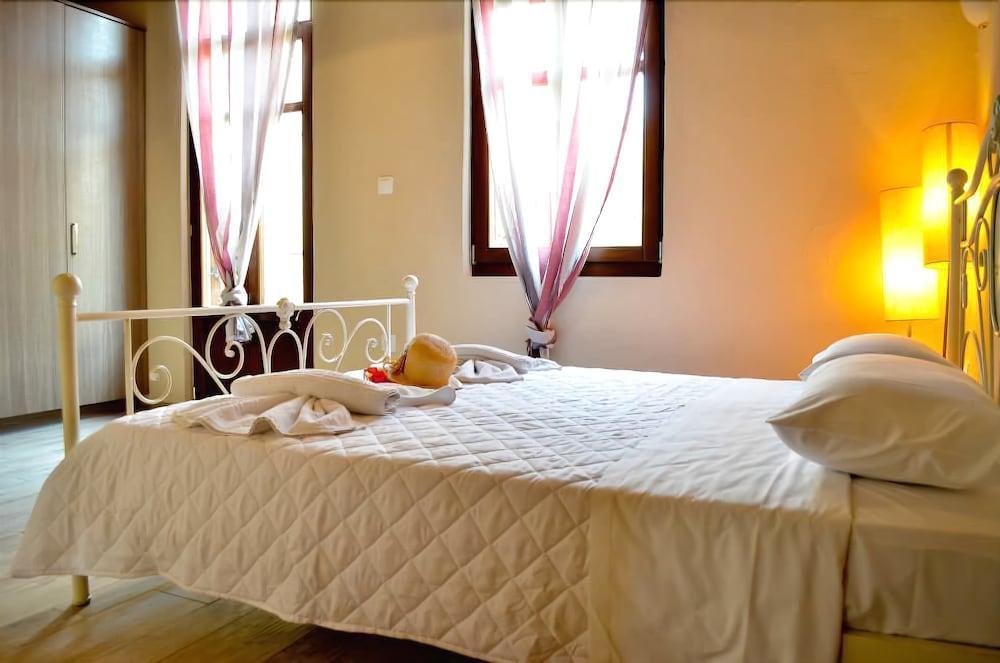Asikiko Suites 레팀노 외부 사진