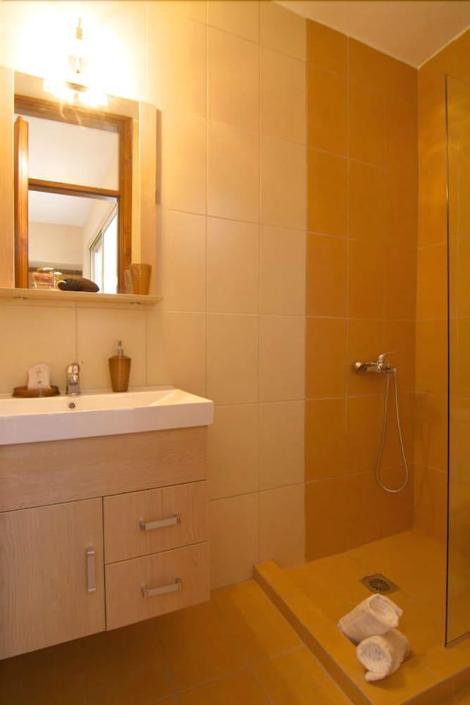Asikiko Suites 레팀노 외부 사진